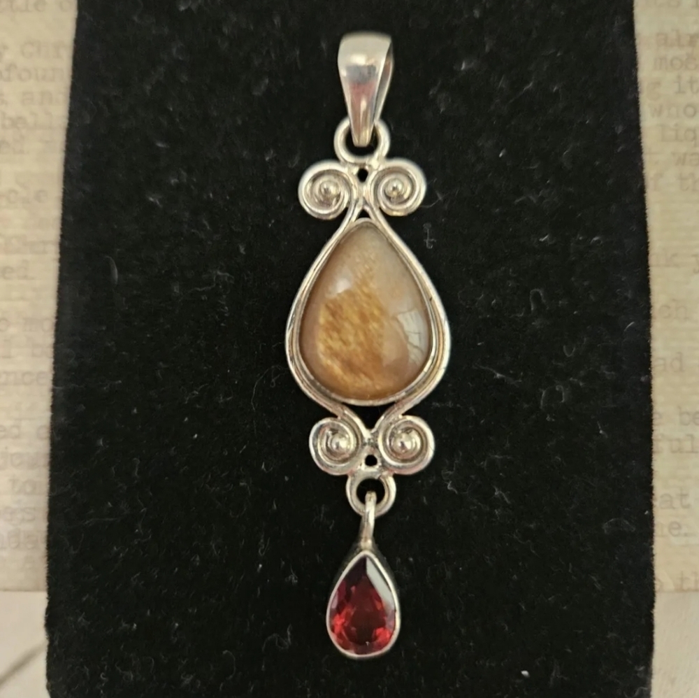 Sterling Silver Sunstone Garnet Pendant.
